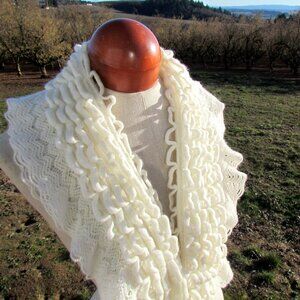 INFINITY SCARF, SOFT WHITE LACY KNITTED ELEGANT BEAUTIFUL NECK SCARF, NWOT